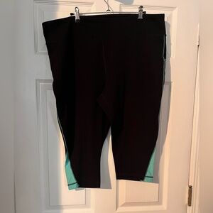 Women’s Tec Gear Work out capris, black and green size 2X